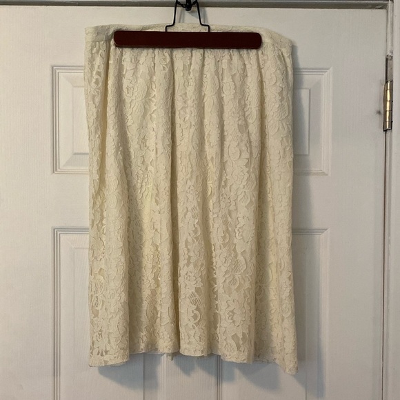 DOWNEAST Cream Lace Skirt - Picture 1 of 6